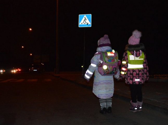 Як пішоходам подбати про свою безпеку вночі
