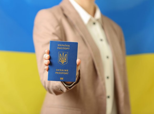 Виїзд за кордон для українців – чи можна з внутрішнім паспортом