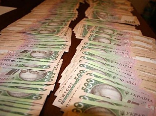 Від ужгородки із шафи вкрали 45 тисяч гривень та 2 тисячі доларів