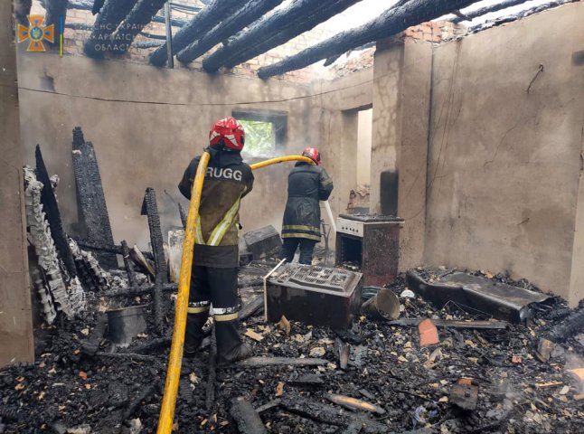 На Ужгородщині вирувала руйнівна пожежа