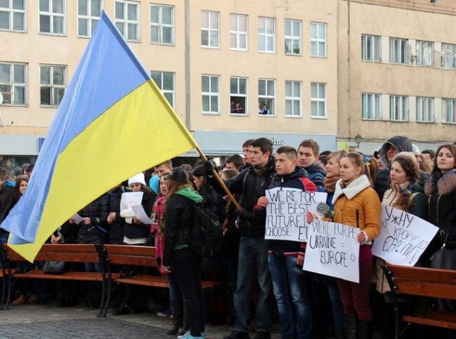 В Ужгороді студенти влаштували ЄвроМайдан (ФОТО)