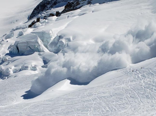 Гідрометеоцентр попереджає про небезпеку сходження лавин у Закарпатті