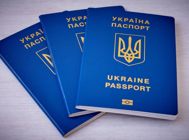 Почались відмови: озвучено ще одне попередження для українців, які виїхали за кордон