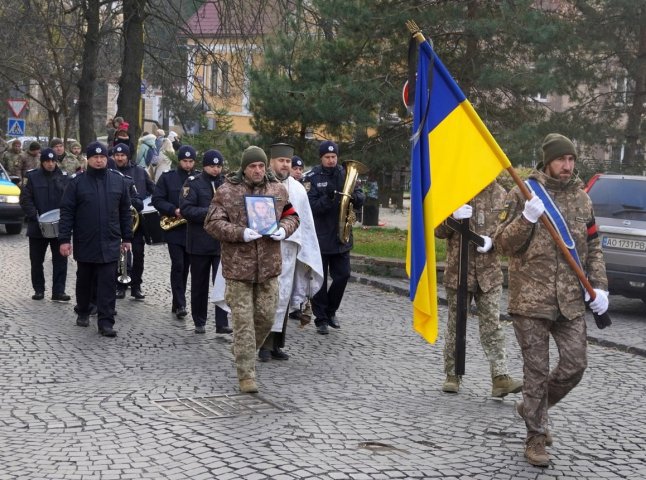 До останнього залишався вірним військовій присязі: в обласному центрі прощалися із Героєм