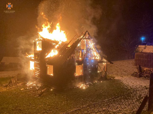 Поки нікого не було вдома, пожежа знищила майже весь будинок