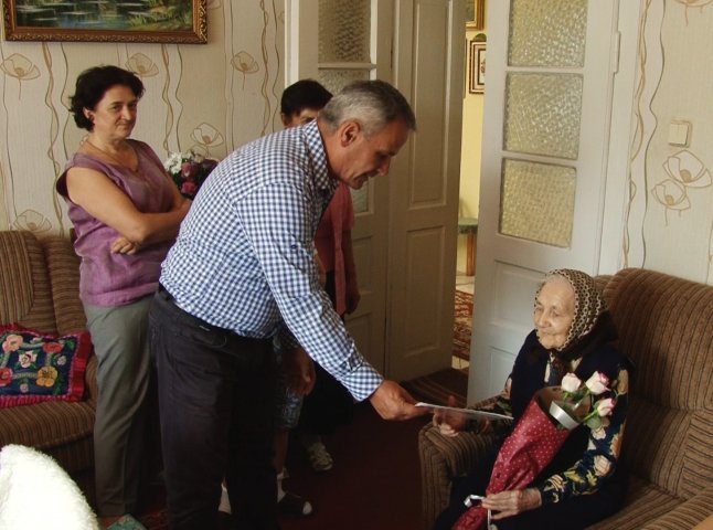Жителька Ужгородщини Анастасія Шевчук відзначила свій 102-й День народження