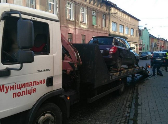 У Мукачеві на штрафмайданчик доставили 129 автомобілів