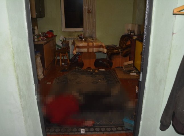 З’явились фото з місця жорстокого вбивства жінки на Свалявщині