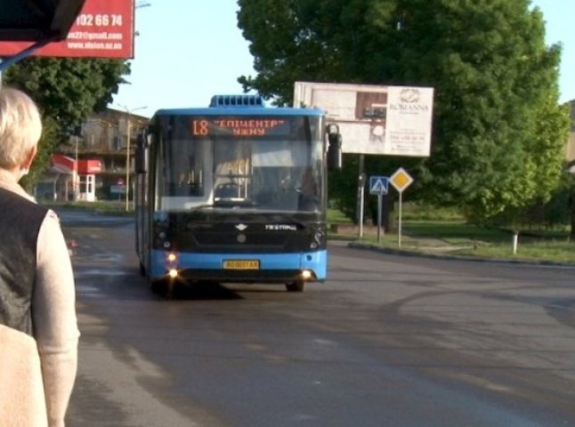 В Ужгороді зі 120-ти автобусів наразі запустили лише 71
