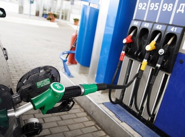 Ціни на бензин і дизпаливо в Україні падають