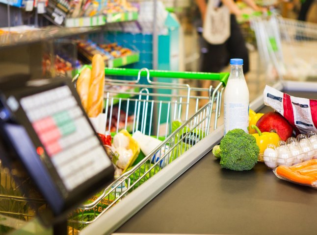 Таке може трапитись із кожним: касири в супермаркетах відмовляються приймати гривні певних номіналів