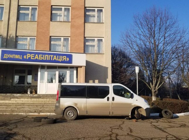 В Ужгороді вандали понищили автомобіль, —  соцмережі