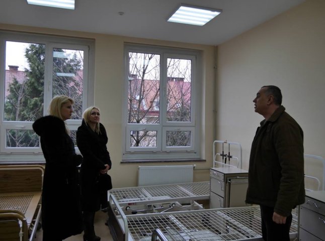 Ужгородська міська дитяча лікарня отримала в подарунок високоточний мікроскоп