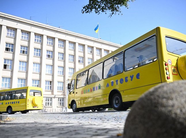 Шість громад області отримали нові шкільні автобуси Шість громад області отримали нові шкільні автобуси