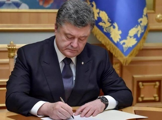 Президент Порошенко підписав закон про воєнний стан