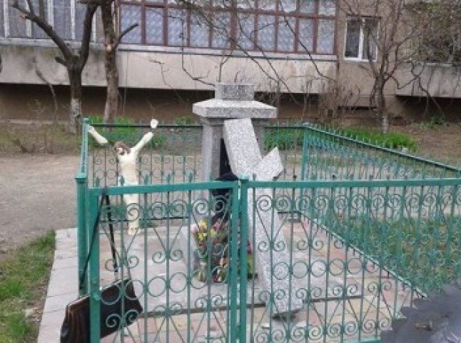 Ужгородські правоохоронці шукають зловмисників, які зламали хрест