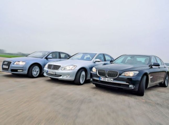 Найпопулярнішими марками автомобілів, ввезених з-за кордону, у Закарпатті є Mercedes, Volkswagen, BMW та Opel