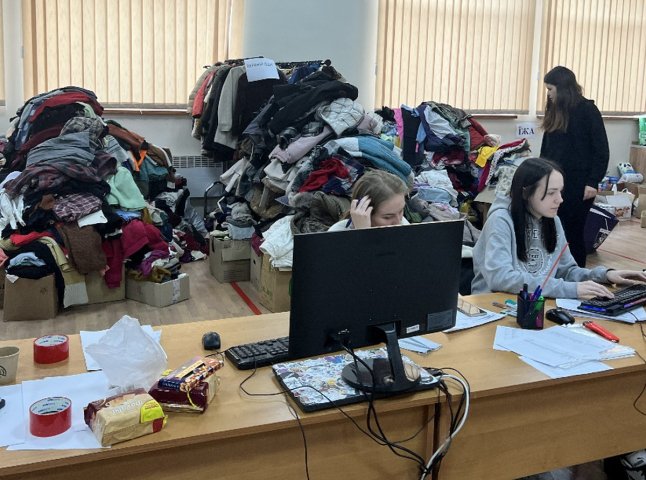 Як у Мукачеві допомагають переселенцям, поки воїни боронять Україну