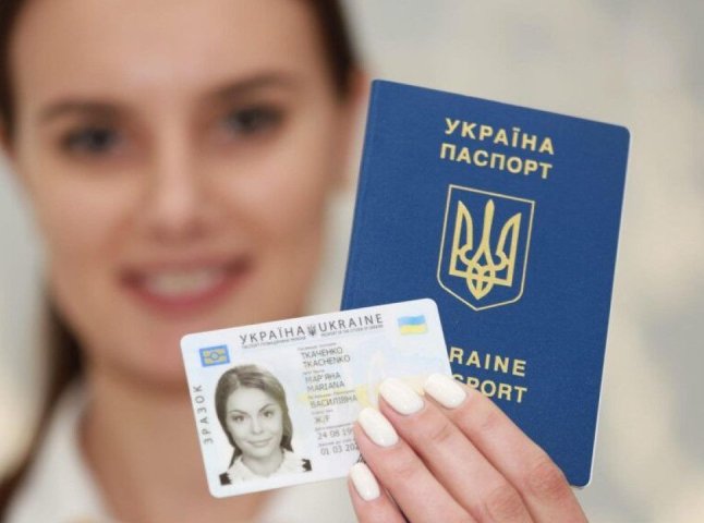 Скільки коштує замінити звичайний паспорт-книжечку на ID-картку у 2026 році
