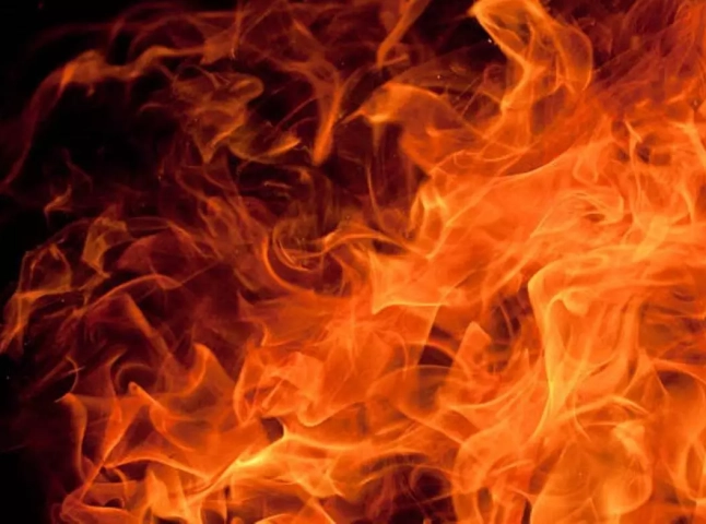 У неділю на Закарпатті одне авто згоріло, інше було пошкоджене вогнем