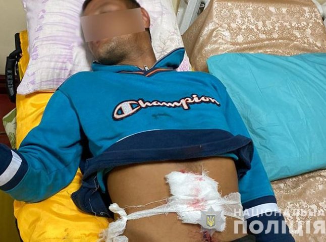 “Стікав кров’ю”: на Тернопільщині перехожі знайшли пораненого молодого мукачівця 