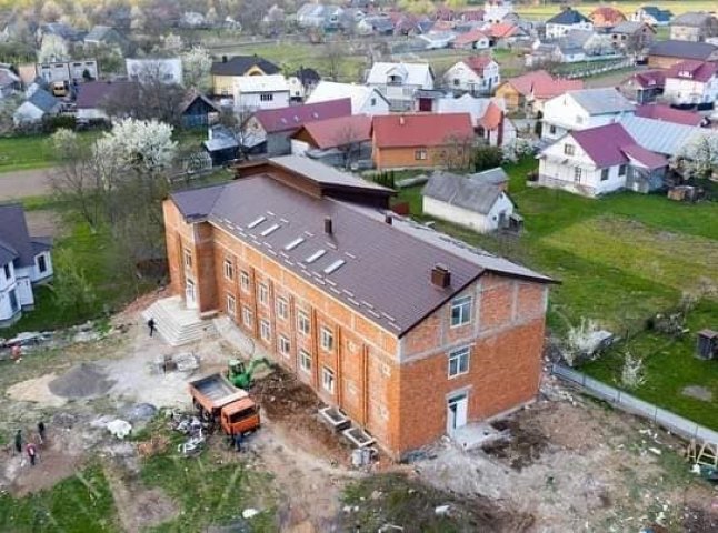 Триває будівництво середньої школи в Тернові та дитячого садка в Нижній Апші