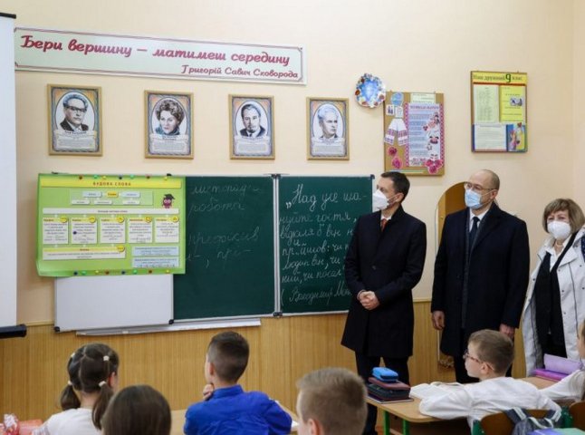 Прем’єр-міністр навідався в одну зі шкіл Ужгорода