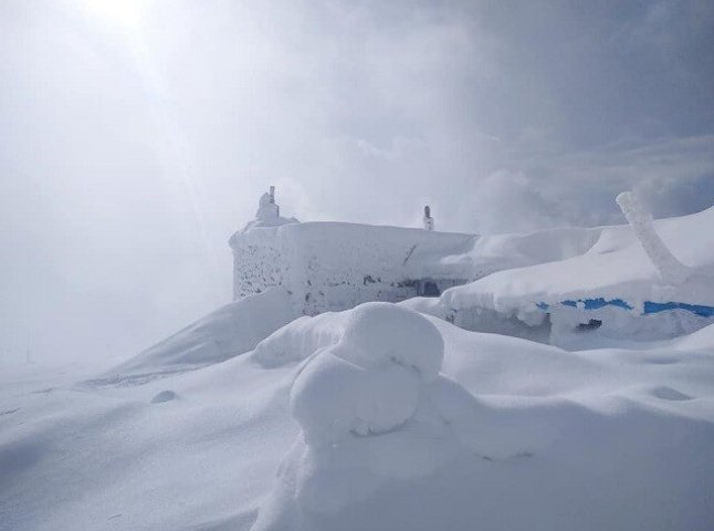 У Карпатах мороз -12 і падає сніг: існує висока лавинна небезпека