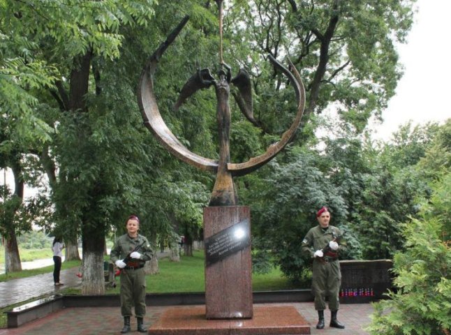 В Ужгороді вшанували пам’ять загиблих працівників ОВС