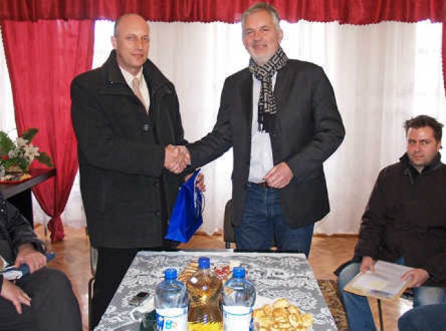 Два села Берегівщини отримали грошову допомогу від мера угорського міста Печ