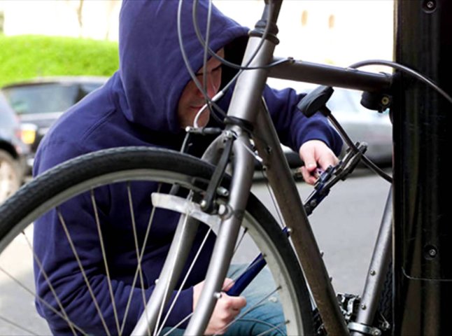 В Ужгороді та Берегові поліція спіймала двох велосипедних крадіїв