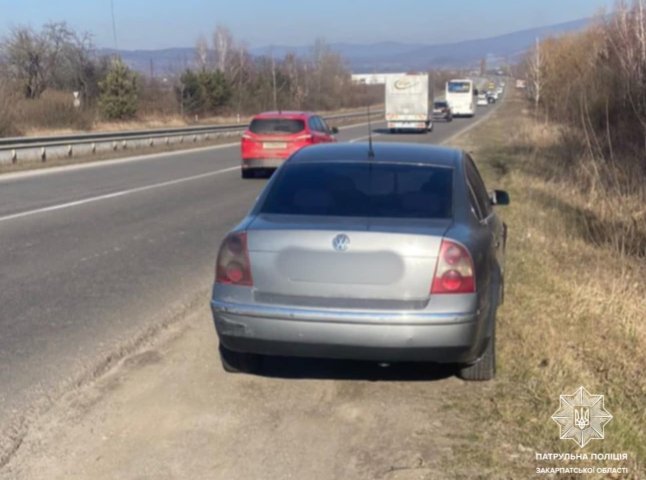 Патрульні зупинили водія Volkswagen. Відомо, що сталось