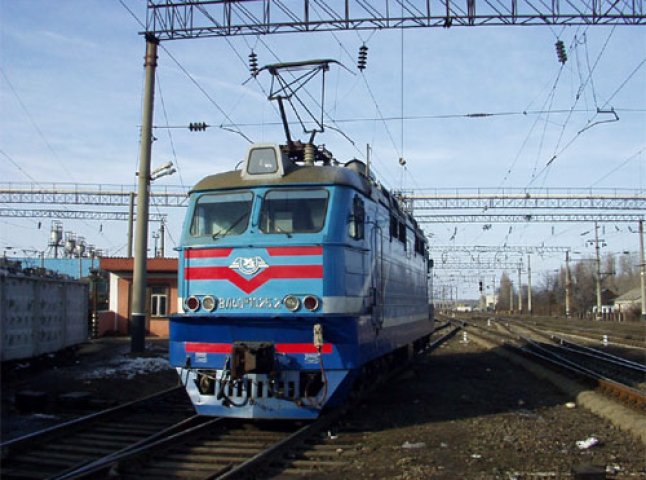 Двоє мукачівських п’ятикласників розбили лобове скло електровоза 