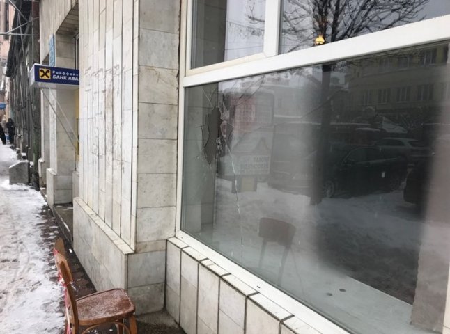 У центрі Мукачева вандали наробили біди