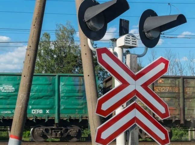 У Мукачеві попередили про перекриття на понад добу залізничного переїзду У Мукачеві попередили про перекриття на понад добу залізничного переїзду