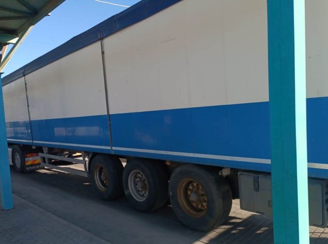 Втратив і причіп, і гроші: митники розповіли про інцидент на Закарпатті