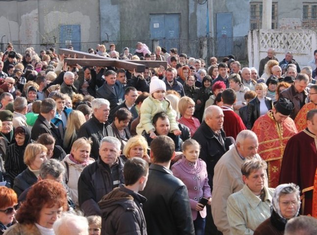 У Мукачеві пройшла масштабна хресна хода (ФОТО)