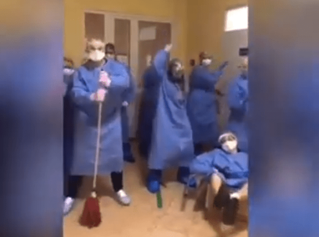Закарпатські медики, які лікують хворих на COVID-19, оприлюднили танцювальне відео