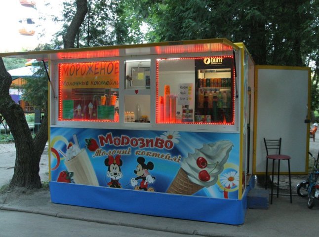 Протягом десяти днів із центру Ужгорода зникнуть всі кіоски із морозивом, газетами та напоями (ВІДЕО)