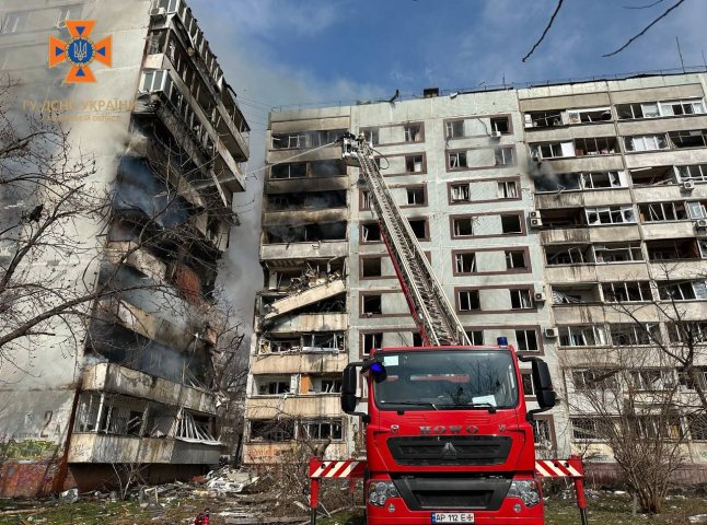 Рятувальники показали наслідки масованих ракетних ударів по Запоріжжю