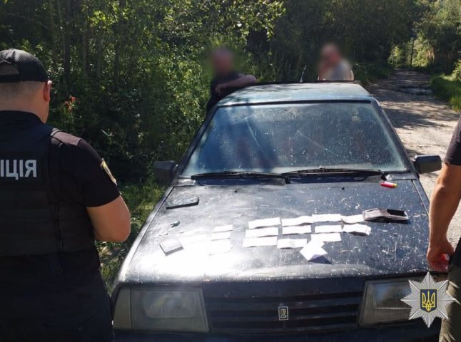 У двох районах Закарпаття впіймали чергових «туроператорів»