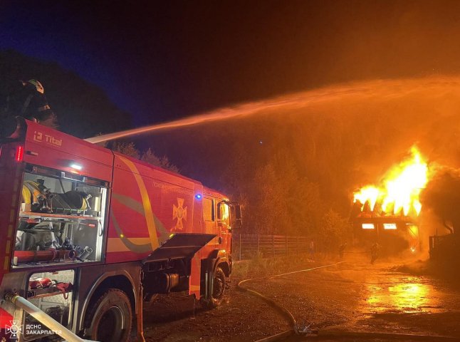 Вчора ввечері на Тячівщині гасили масштабну пожежу