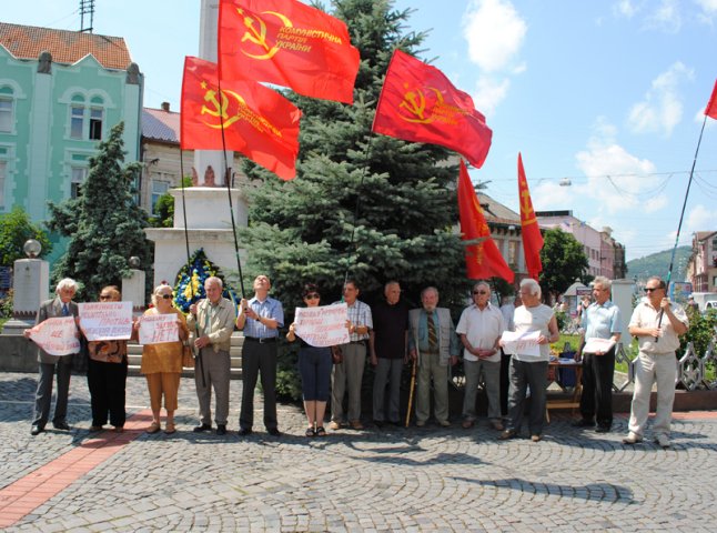 Комуністи Мукачева проти пенсійної реформи (ФОТОРЕПОРТАЖ)