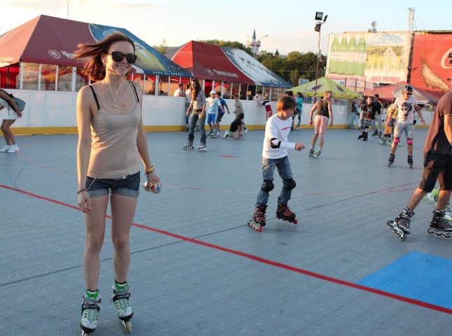 На території спорткомплексу "Ice-Land" в Ужгороді вже другий рік працює ролердром