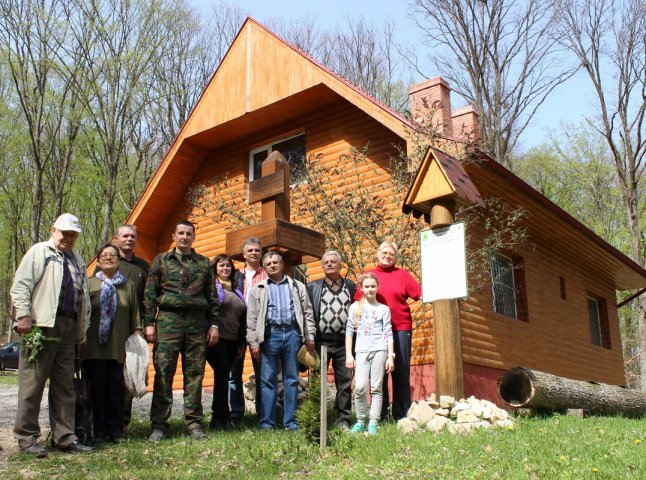 У Шевченківській алеї, що на Ужгородщині, відомі закарпатці висадили нові дерева