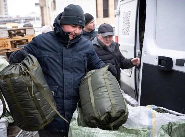 Для людей почали давати перші «Пакунки тепла»: що це за допомога та де її роздають