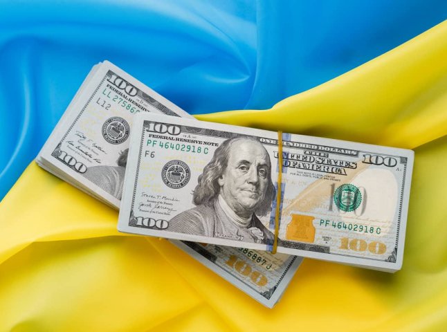 Яким буде курс долара та євро у січні 2026 року: одна з валют може «злетіти» за 50 грн