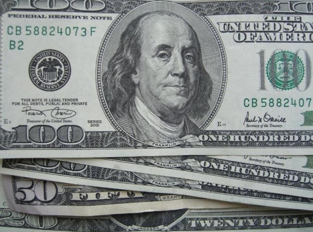 В Ужгороді грабіжники вкрали із сейфу 50 тисяч доларів, а на місці злочину залишили ксерокопію стодоларової банкноти