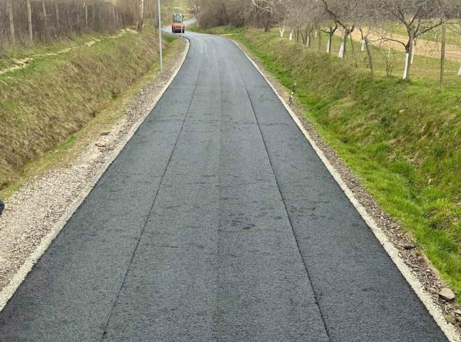 Ремонтники звітують про завершення асфальтування дороги Доробратово – Негрово