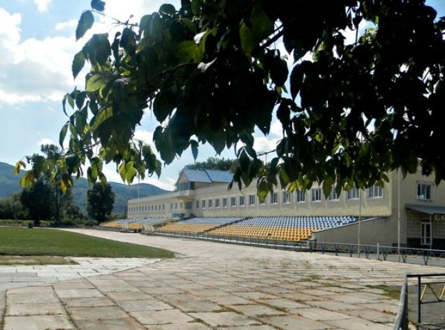 У Хусті відроджують стадіон "Карпати"